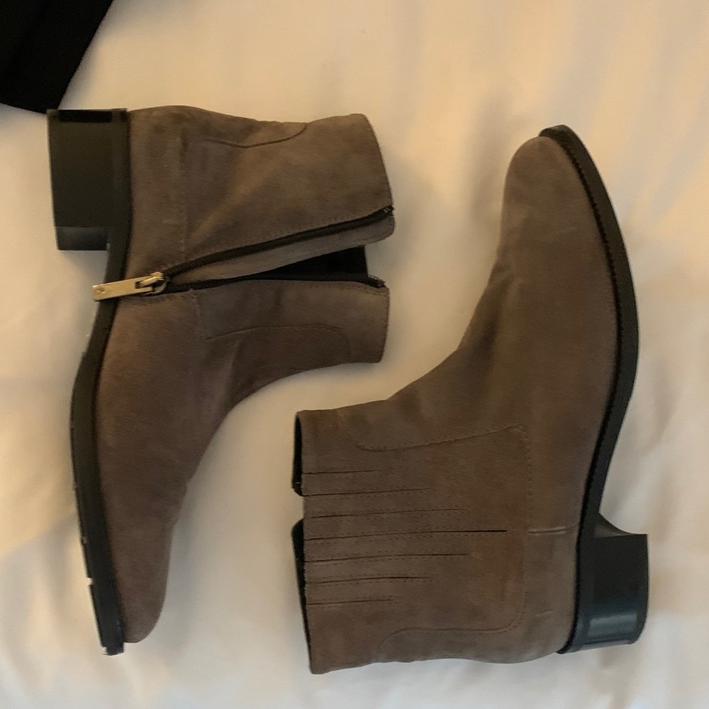 Aquatalia grey suede boot size 9